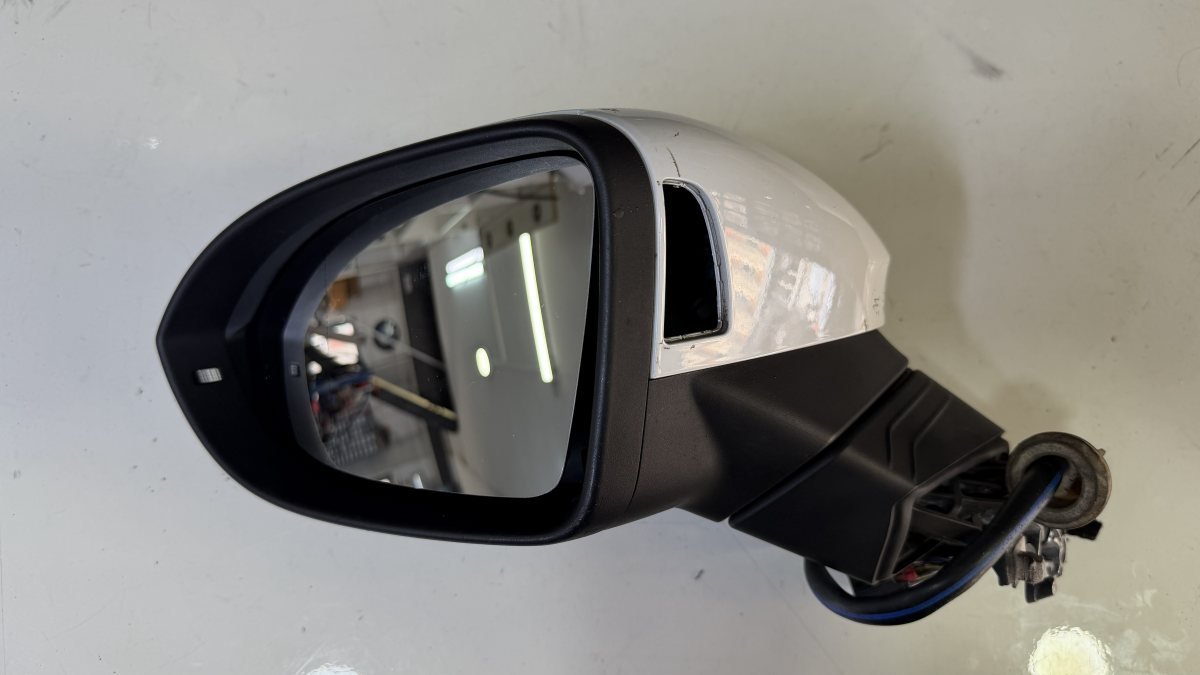 Volkswagen Golf 8 Sol Kör Noktalı Otomatik Katlanır Ayna – Beyaz